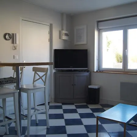 - Avec Grande Terrasse Au Centre Du Village