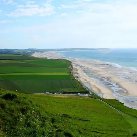 - Avec Grande Terrasse Au Centre Du Village Apartment *