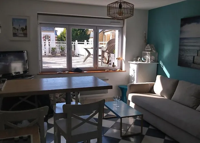 - Avec Grande Terrasse Au Centre Du Village ويسانت