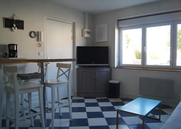 - Avec Grande Terrasse Au Centre Du Village