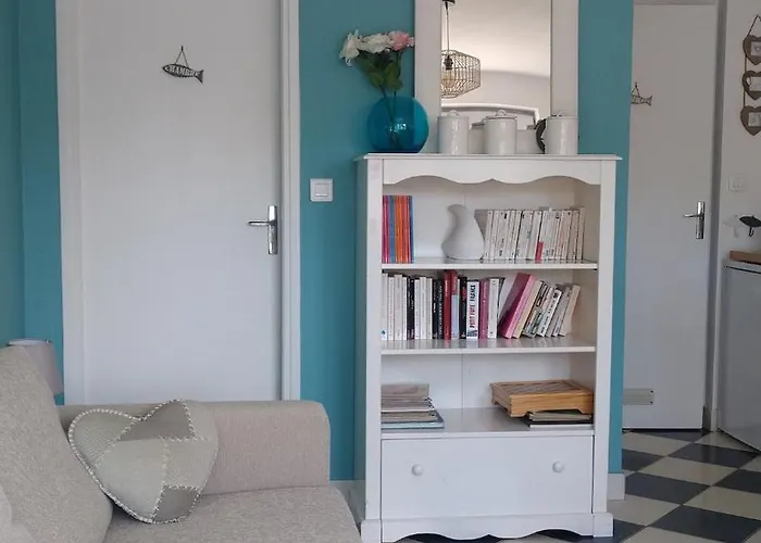 - Avec Grande Terrasse Au Centre Du Village شقة *