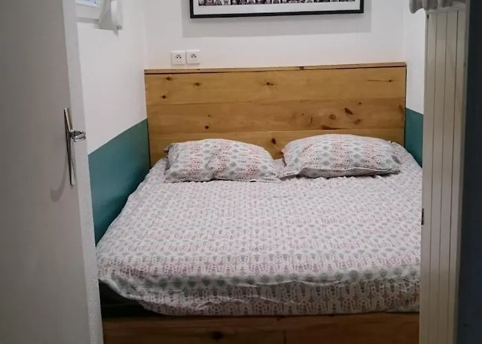 شقة - Avec Grande Terrasse Au Centre Du Village *